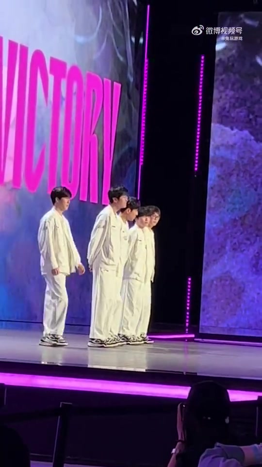 DB官网在线登录入口Meiko分享LPL击败EDG动态：谢谢大家支持，继续向前