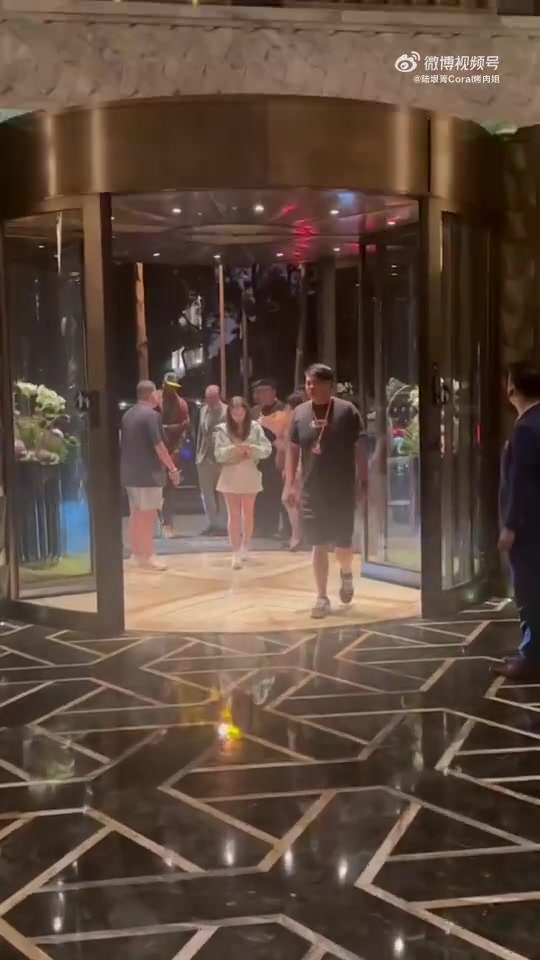 DG视讯官网平台人气依旧!甜瓜安东尼已抵达上海开启中国行 上次来中国是13年前